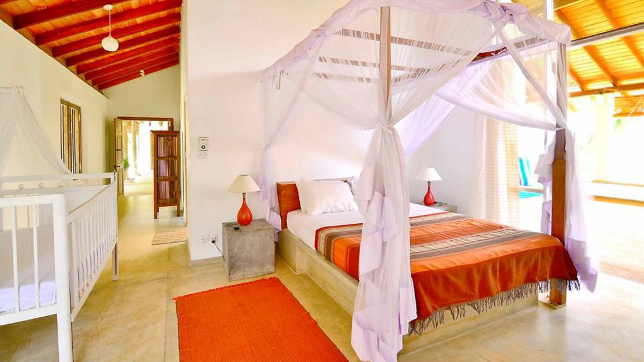 Blue Heights, Dikwella