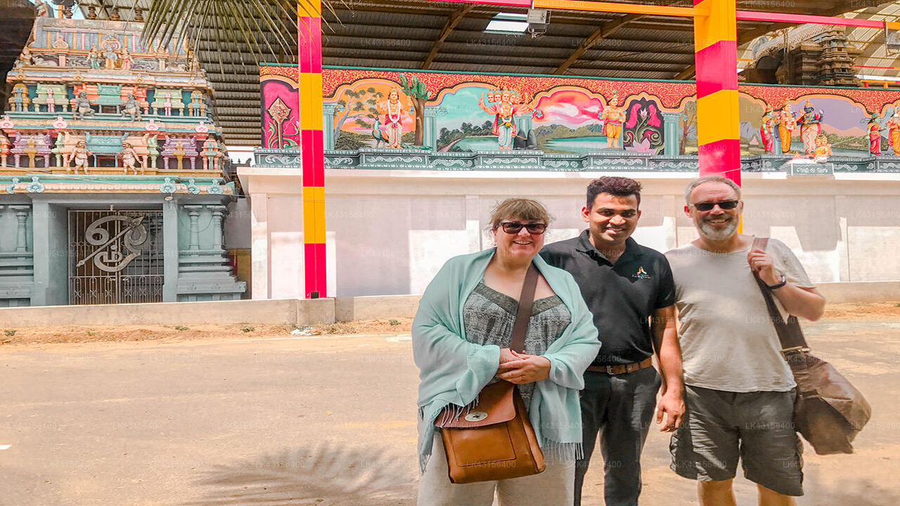 コロンボ空港 (CMB) とキャンディ クラブ (キャンディ) 間の送迎