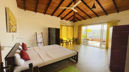 Feel Home, Kandy