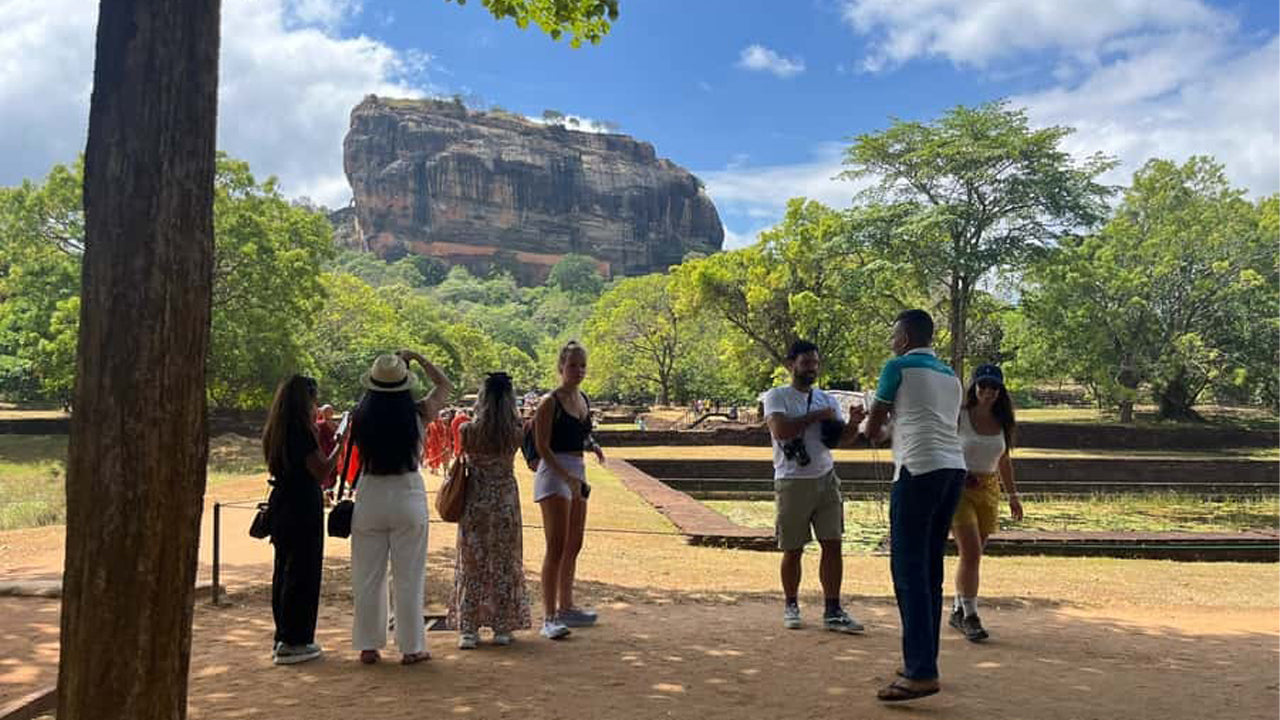 Guidad tur till Sigiriya med entrébiljetter