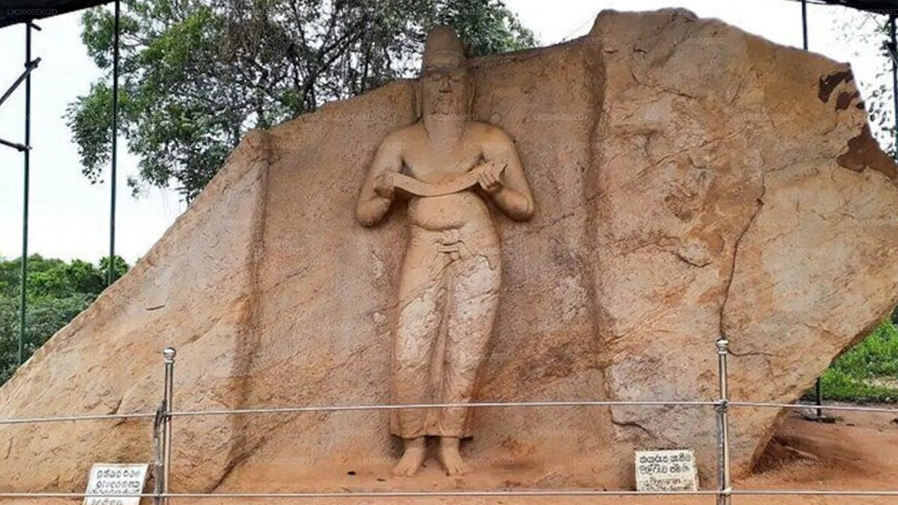 Polonnaruwa Ancient City Guided Tour with Entrance Tickets