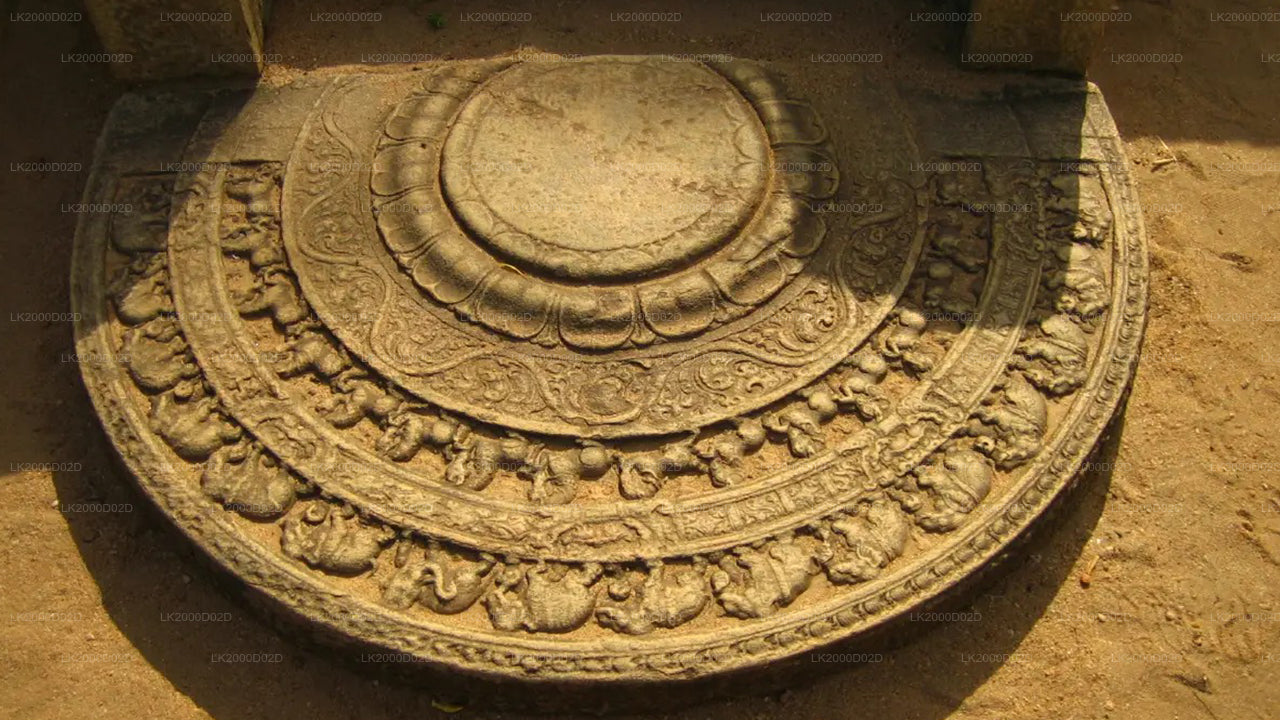 Polonnaruwa Ancient City Guided Tour with Entrance Tickets