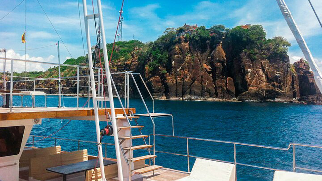 3-Hour Yacht Cruise from Mirissa