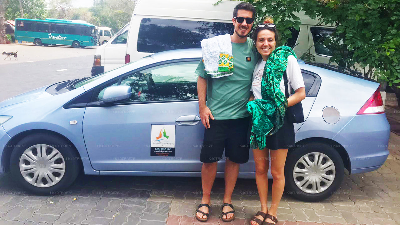 කොළඹ සිට සීගිරිය දක්වා පෞද්ගලික මාරුව සමග දර්ශන නැරඹීමේ නැවතුම් පහසුකම් සහිතව