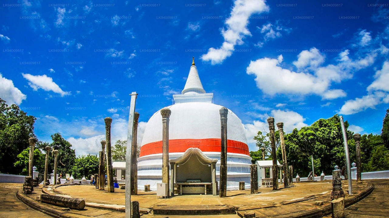 Ville sacrée d'Anuradhapura depuis Colombo