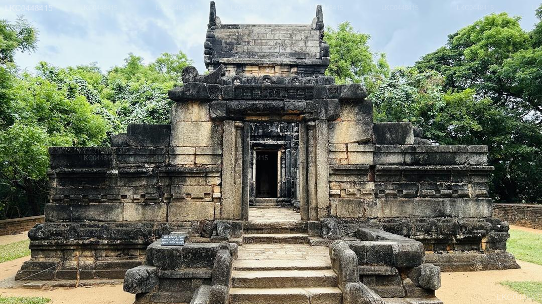 Sigiriya to Kandy Private Transfer with Sightseeing Stops