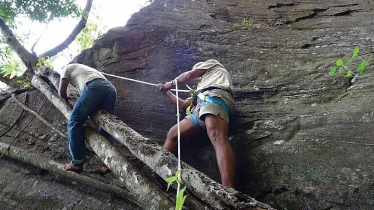 Pallawela Waterfall and Kurullangala Rock Hike from Ella
