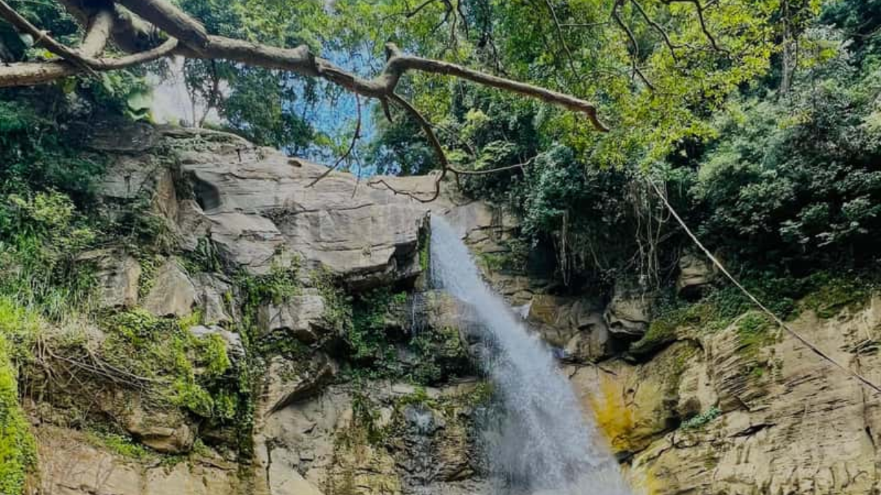 Pallawela Waterfall and Kurullangala Rock Hike from Ella
