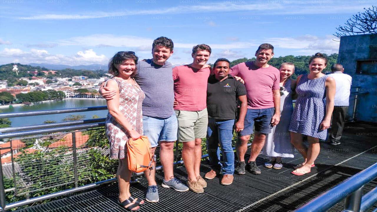 Transfer between Colombo Airport (CMB) and Senanayake Lodge, Mount Lavinia