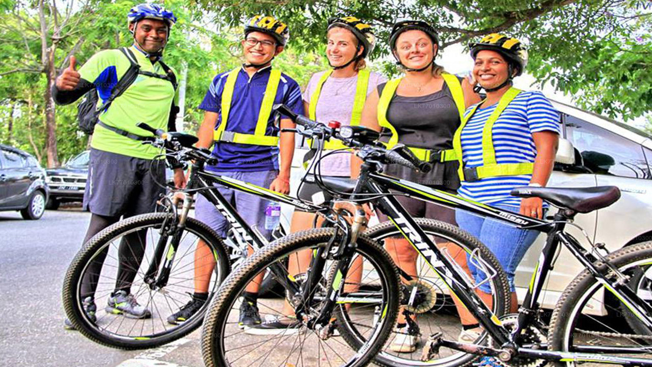 Colombo City Highlights by Bicycle